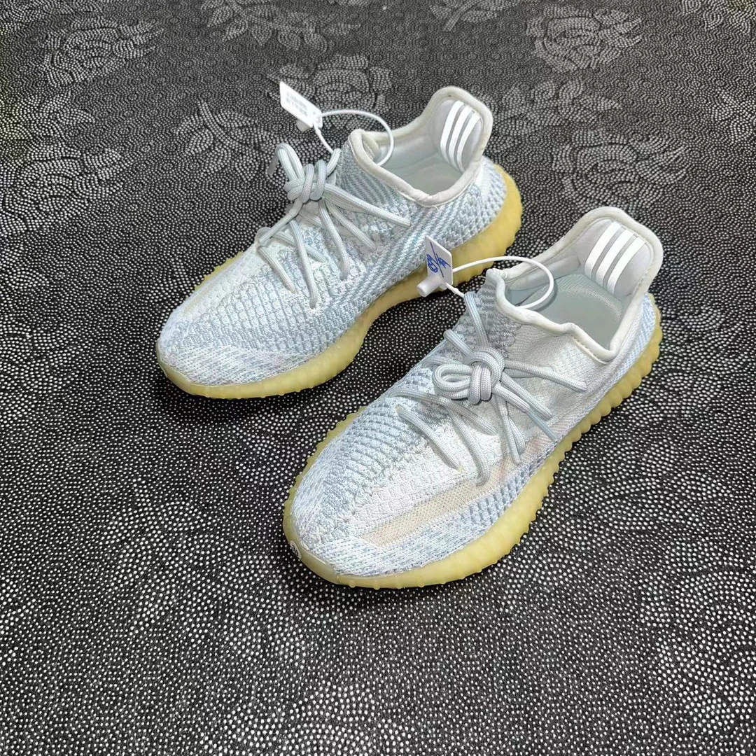 38码休闲鞋 adidas Yeezy350冰蓝 95新有原盒