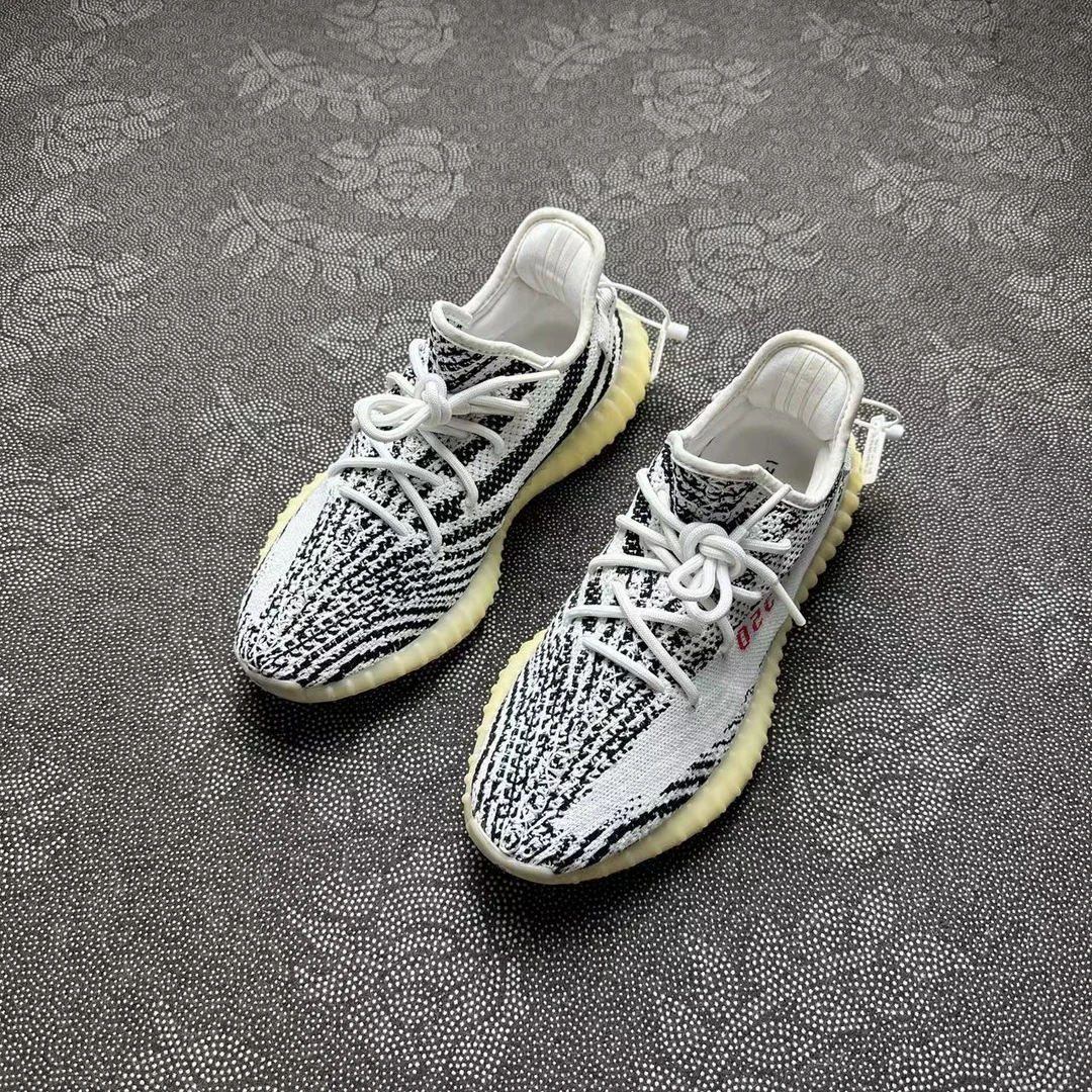 42码休闲鞋 adidas Yeezy350白斑马 95新无原盒