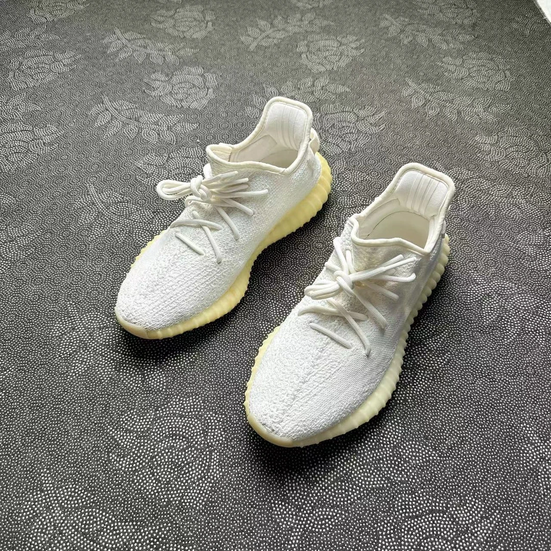 43码休闲鞋 adidas Yeezy350白冰淇淋 97新有原盒 全新价3199