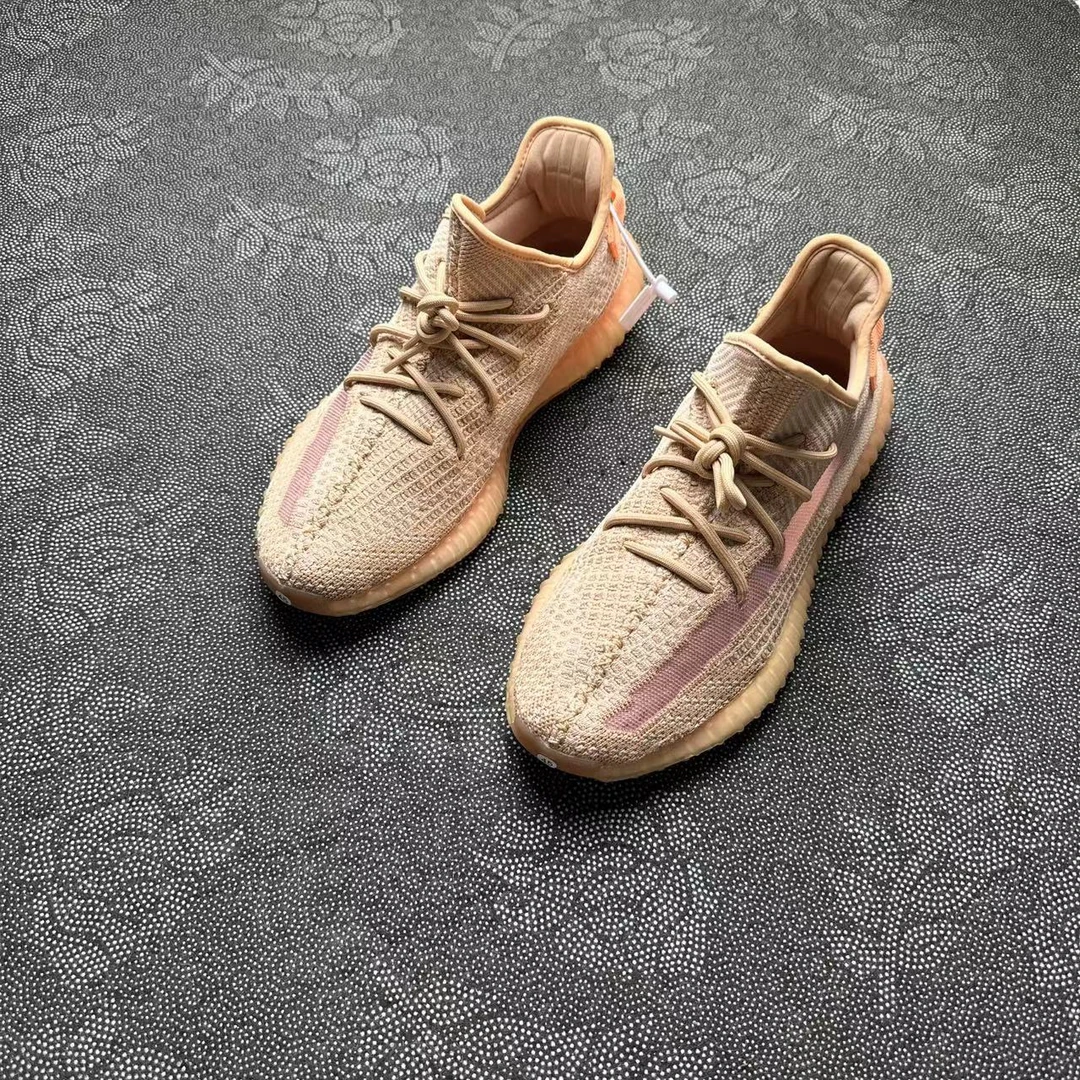 45码休闲鞋 adidas Yeezy350红土色 95新无原盒