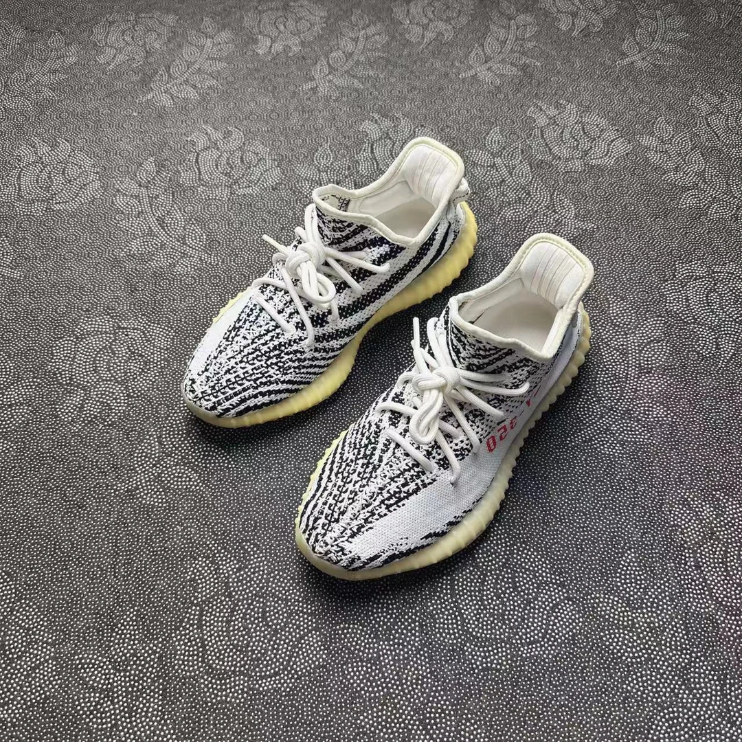 41码休闲鞋 adidas Yeezy350白斑马 95新配盒