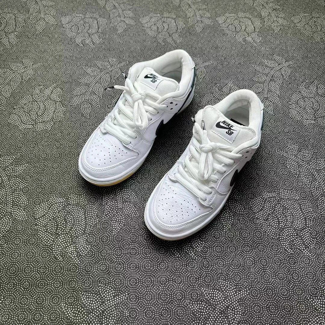 40码板鞋 Nike Dunk SB 白黑 98新有原盒
