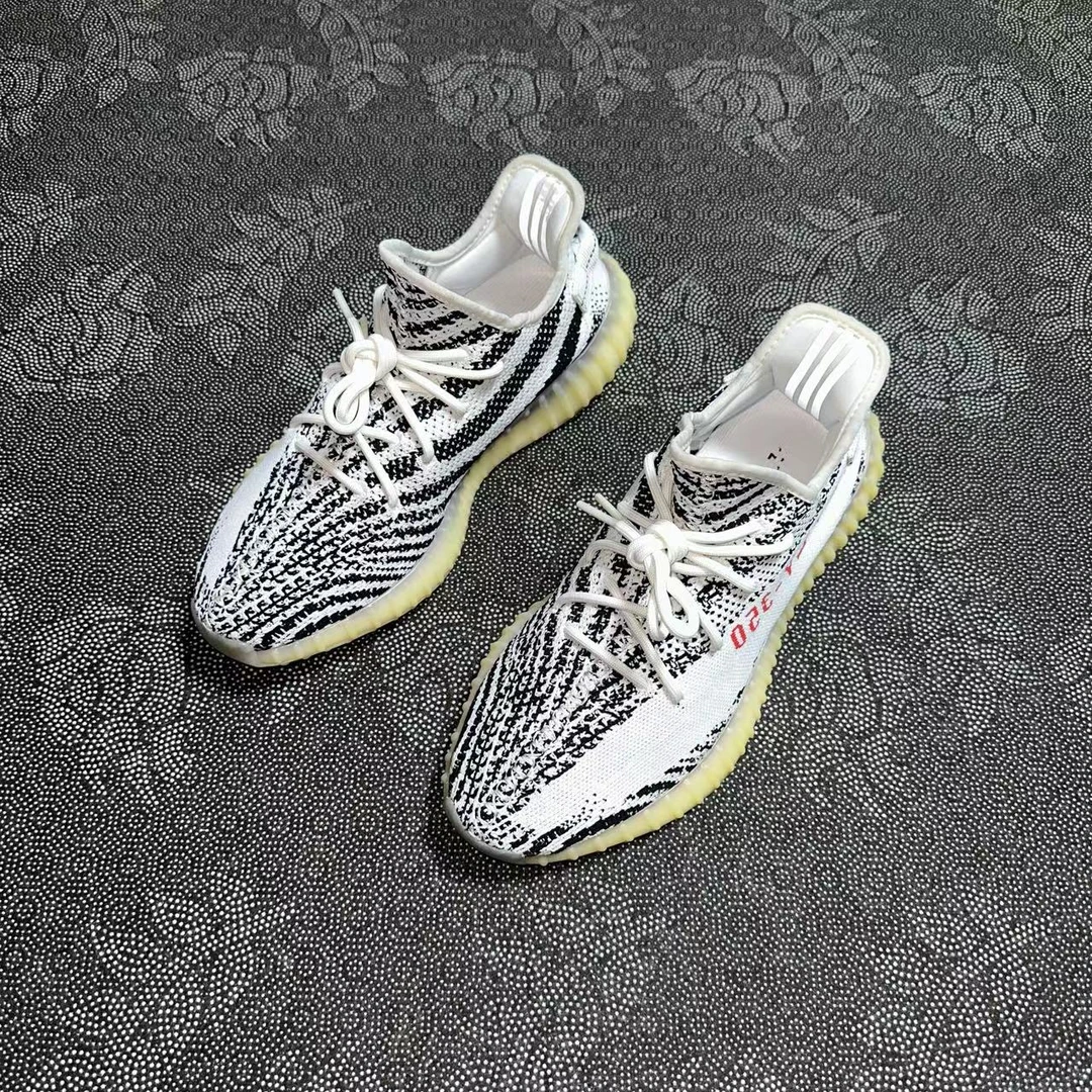 44码休闲鞋 adidas Yeezy350白斑马 95新无原盒 全新价2899