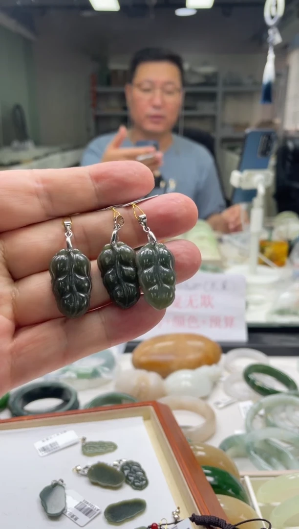【闪购商品】和田玉吊坠未镶嵌叶子送皮绳多样性发货其一