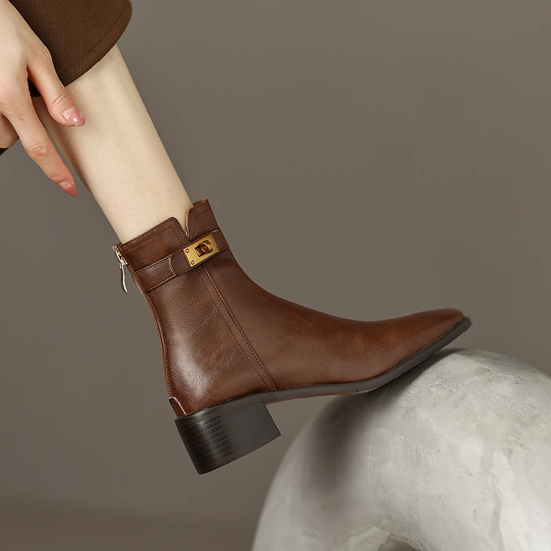 4.5cm跟高 粗跟短靴女方头金属扣复古冬季百搭裸靴真皮中跟马丁靴