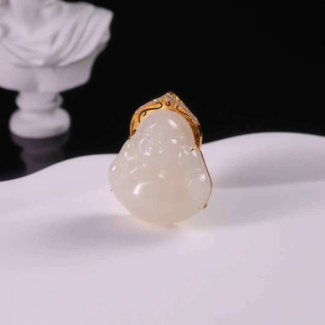 和田玉藕粉18K金佛公吊坠【执扇】不含链