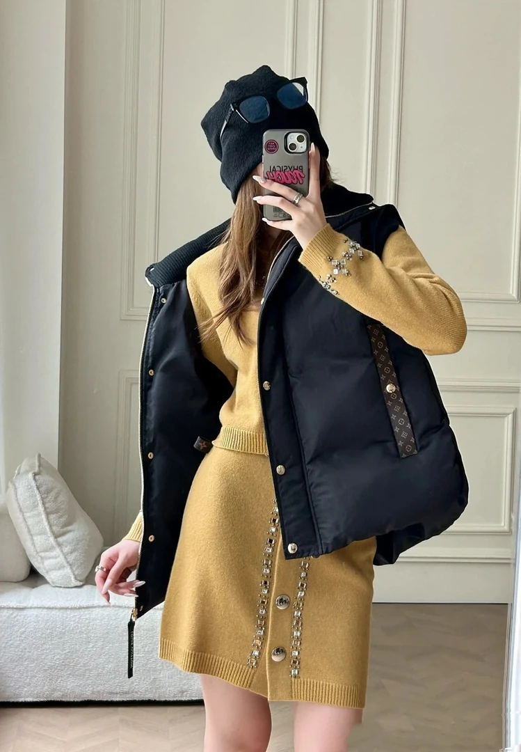 LouisVuitton/路易威登23078 老花拼接连帽羽绒马甲
