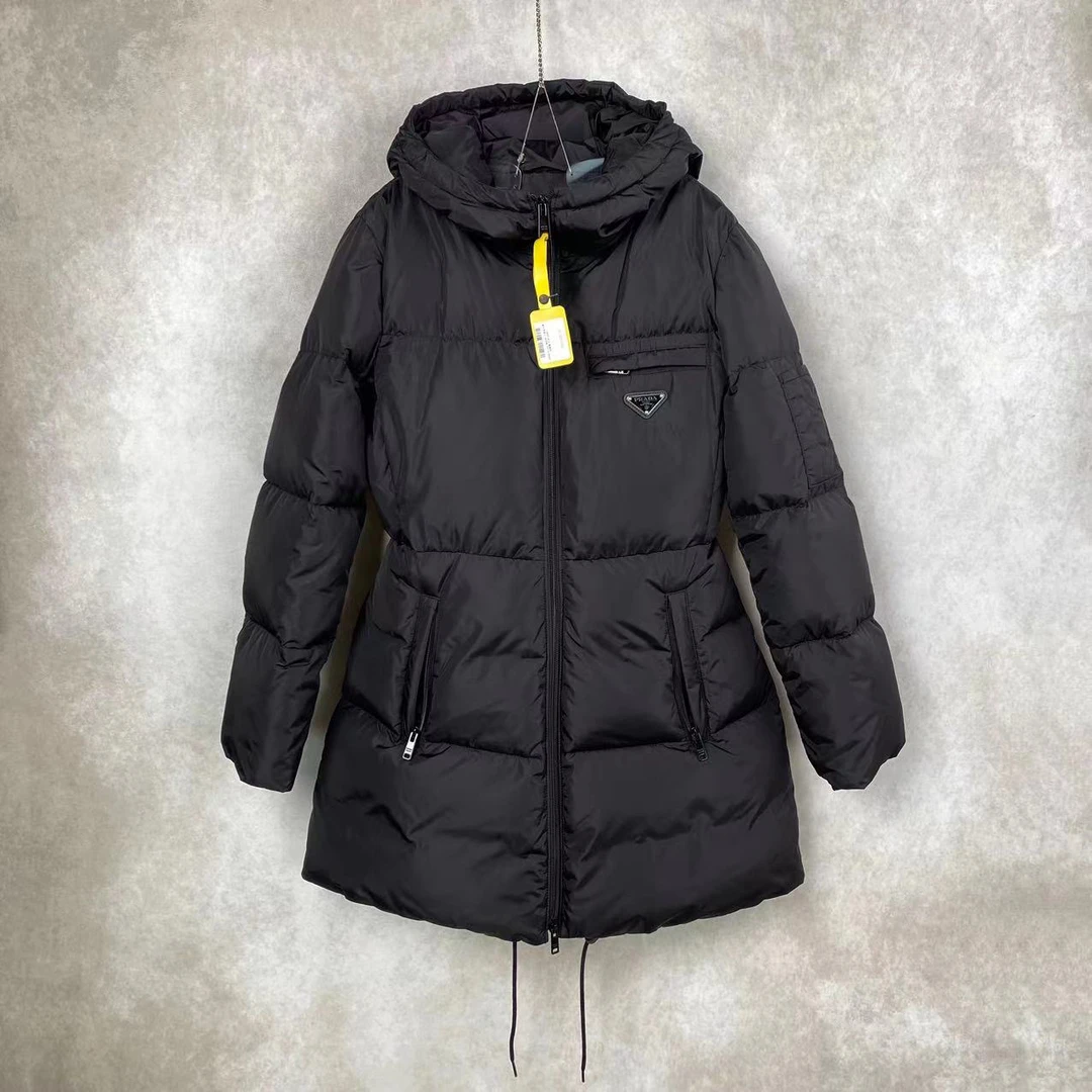 20389 Prada 普拉达三角标长款羽绒服 38码 公价22000 无配件99新