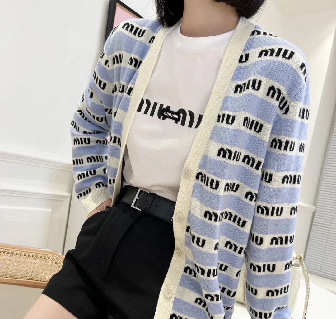 WZ0004 miumiu 缪缪 蓝色弹幕logo开衫 44码 公价12700无配件95新