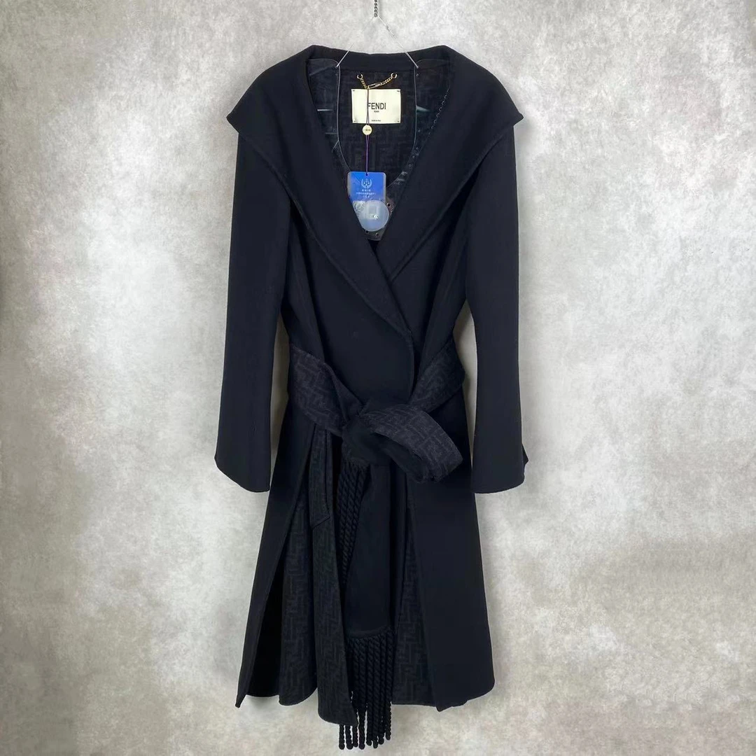 17085 Fendi 芬迪 腰带老花羊毛大衣 42码 36000 无配件 99新