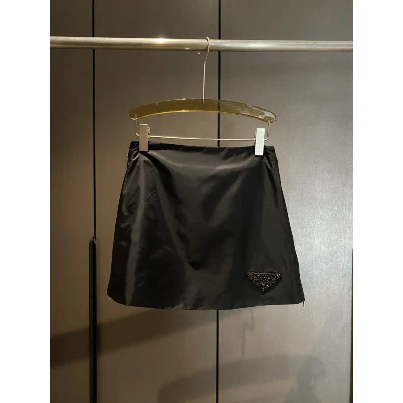 Prada/普拉达21977 水晶三角标尼龙短裙36码