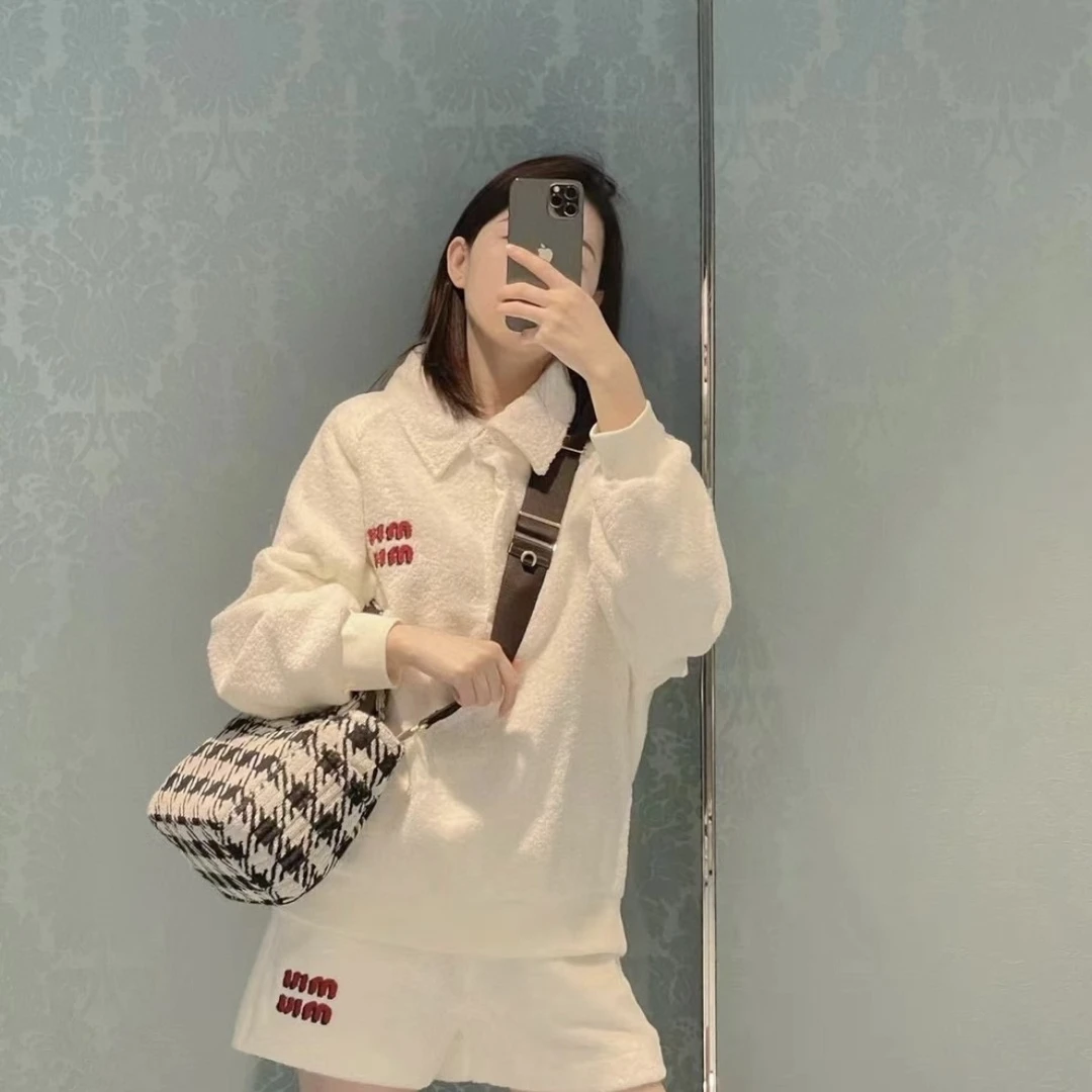 95新 MIU MIU/缪缪  11399 刺绣logo毛巾短裤 38码