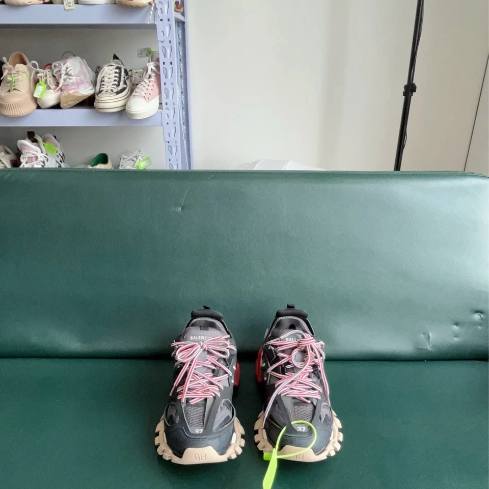 track黑红鞋 37码成色充新 编码d2670