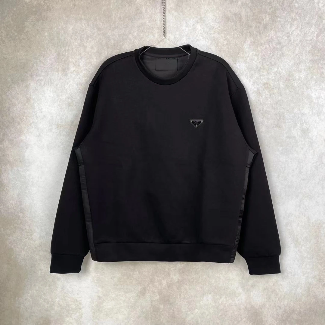 20566 prada 普拉达 黑色三角标卫衣 s码 公价11400 无配件 99新
