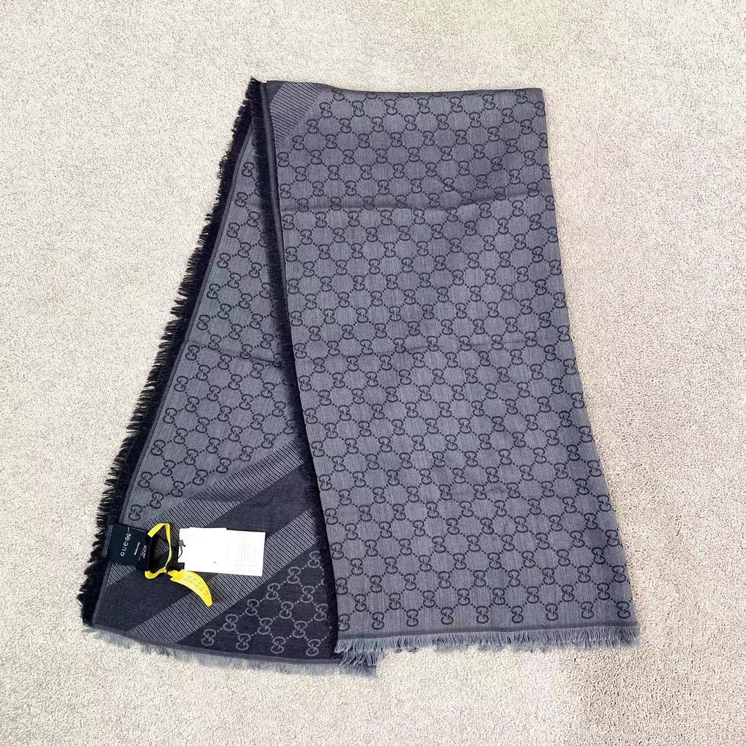 21477 Gucci 古驰 老花围巾 均码 公价4400 吊牌 未使用