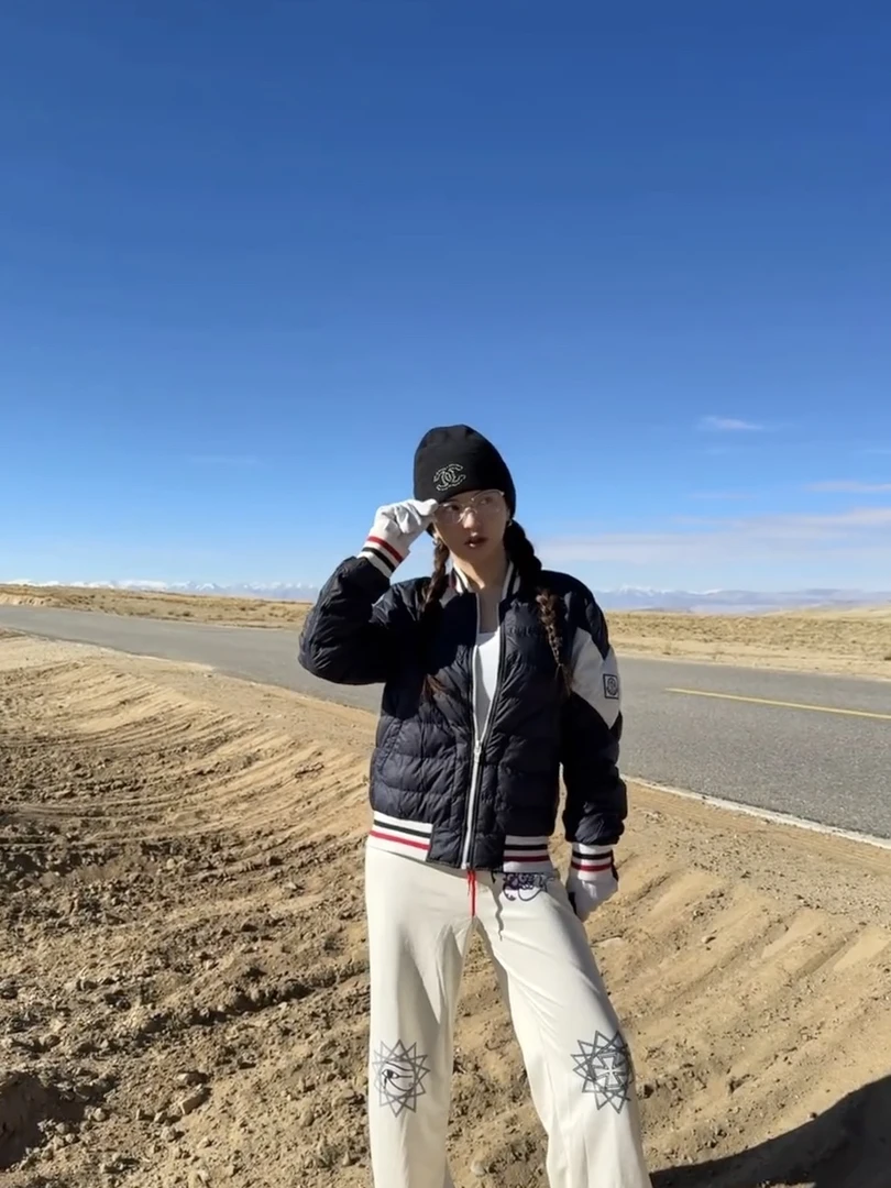 MONCLER aa0252 条纹袖标羽绒服 2码 市场价12300 95新