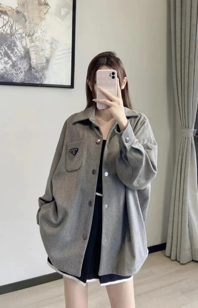 Prada/普拉达 21137 灰色长款羊绒三角标大衣 40码  全新