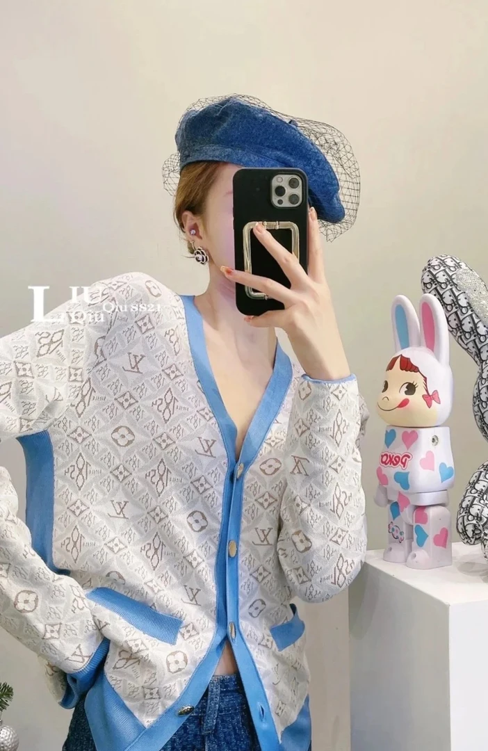95新 LouisVuitton/路易威登 二二八二零 桑蚕丝 蓝色开衫 xs码