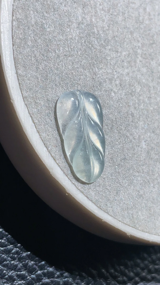 缅甸天然翡翠A货冰种叶子尺寸20.5-11.4-2.5吊坠气质