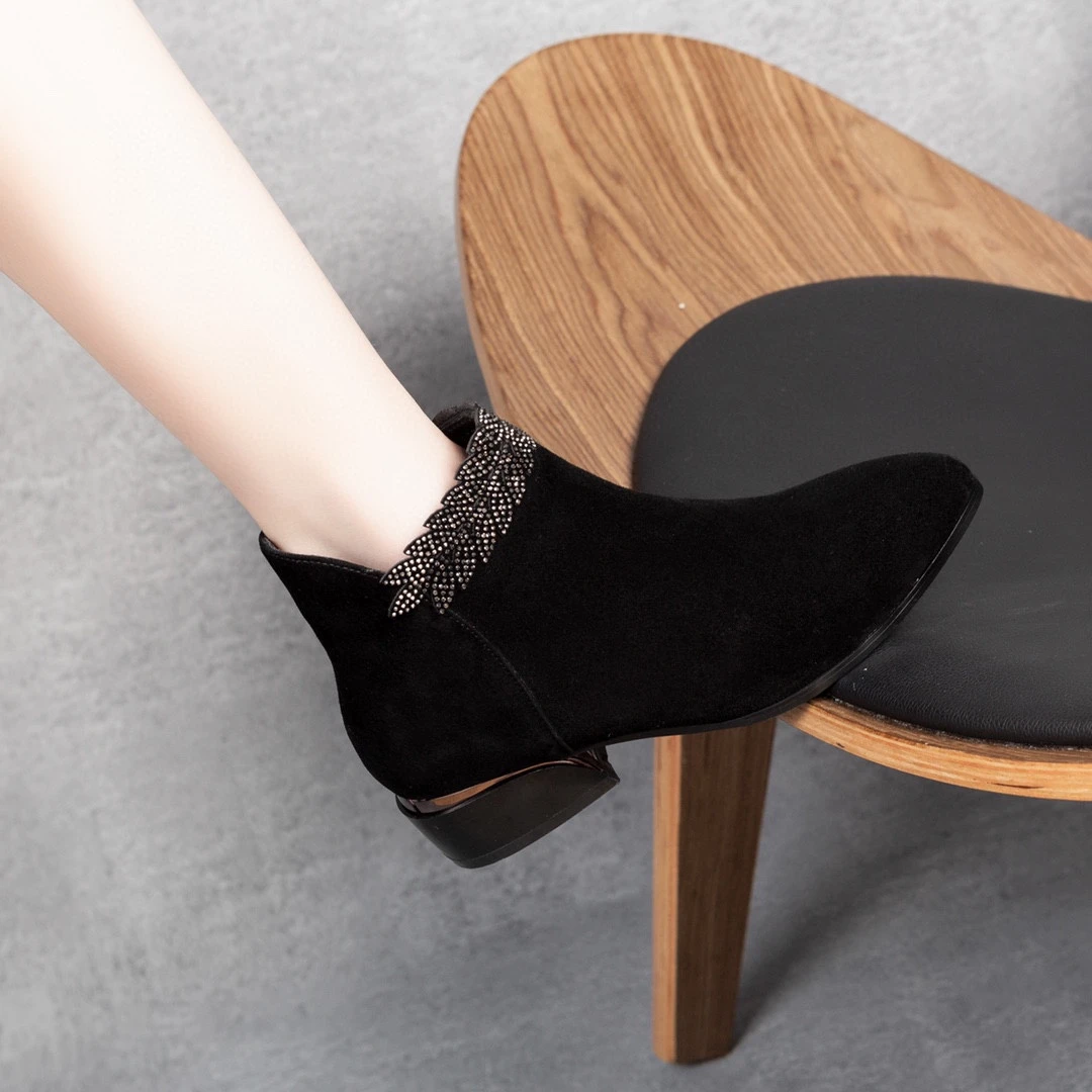 2024新款洋气真皮水钻小裸美靴 百搭时尚