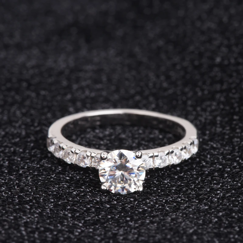 【钻匠坊】女款豪华四爪 1克拉 戒指