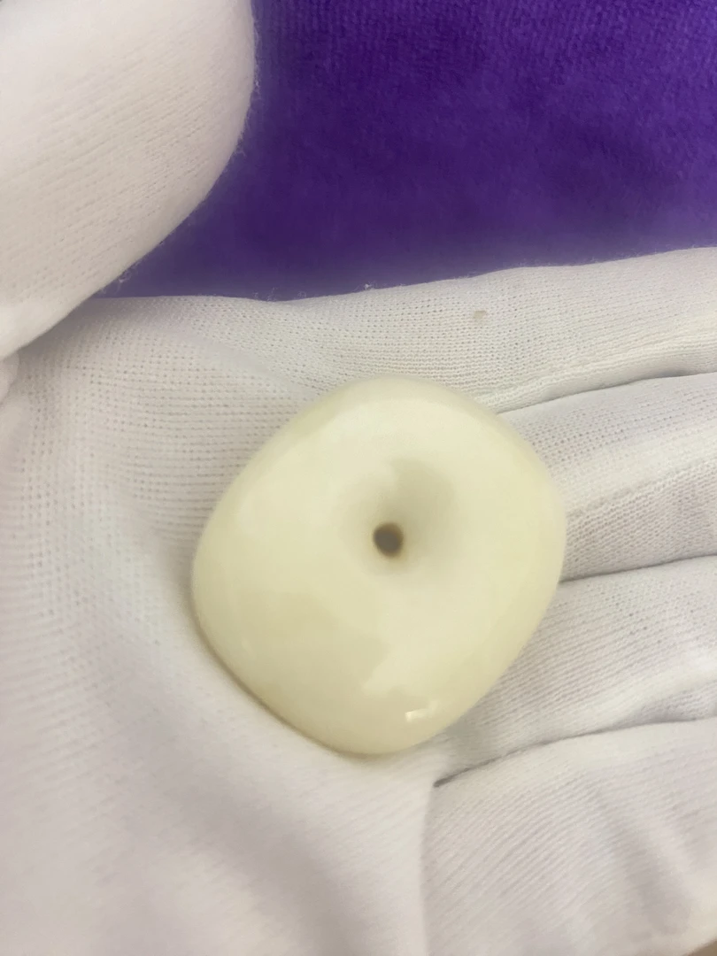 蜜蜡白蜡红心藏扣