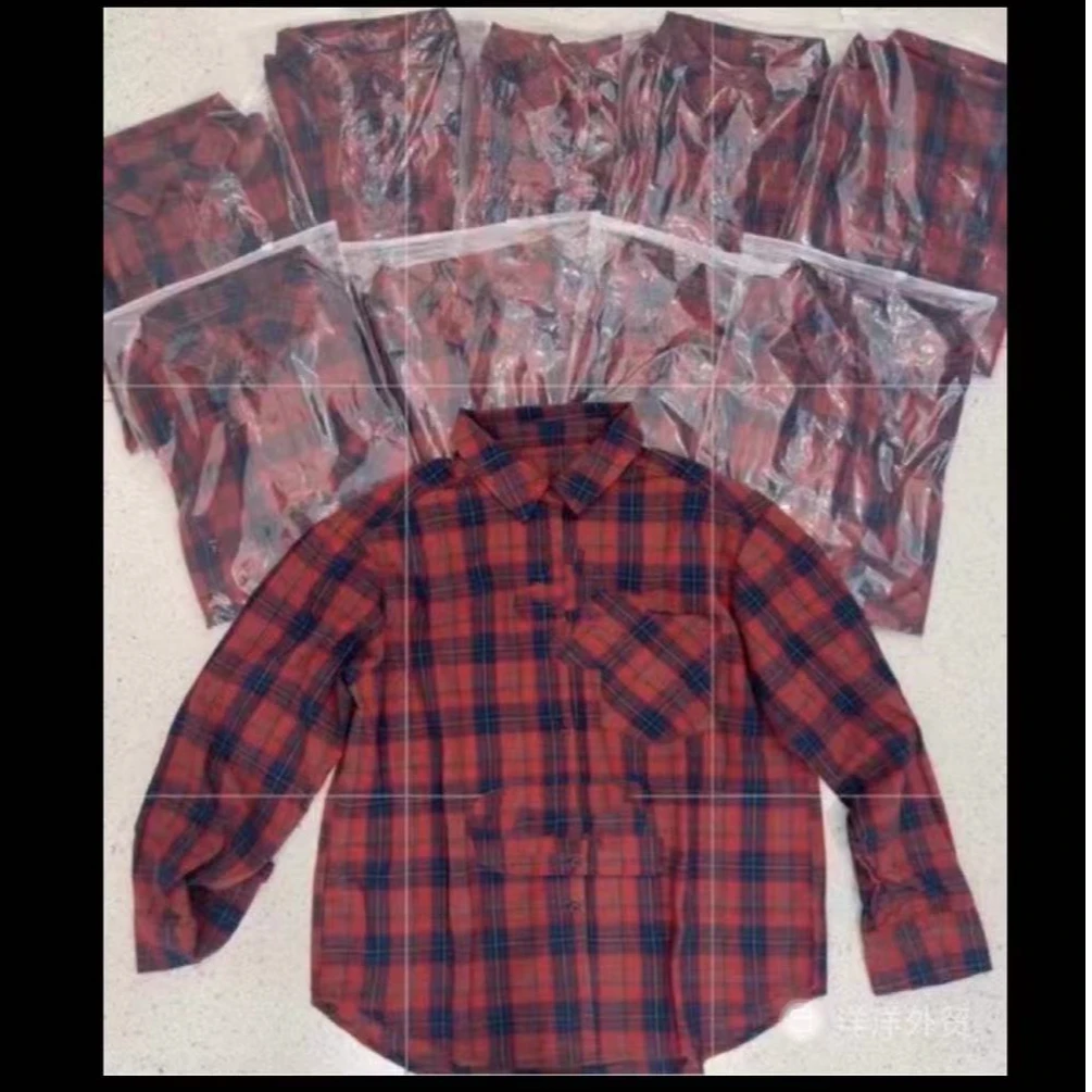 休闲红格子衬衫--