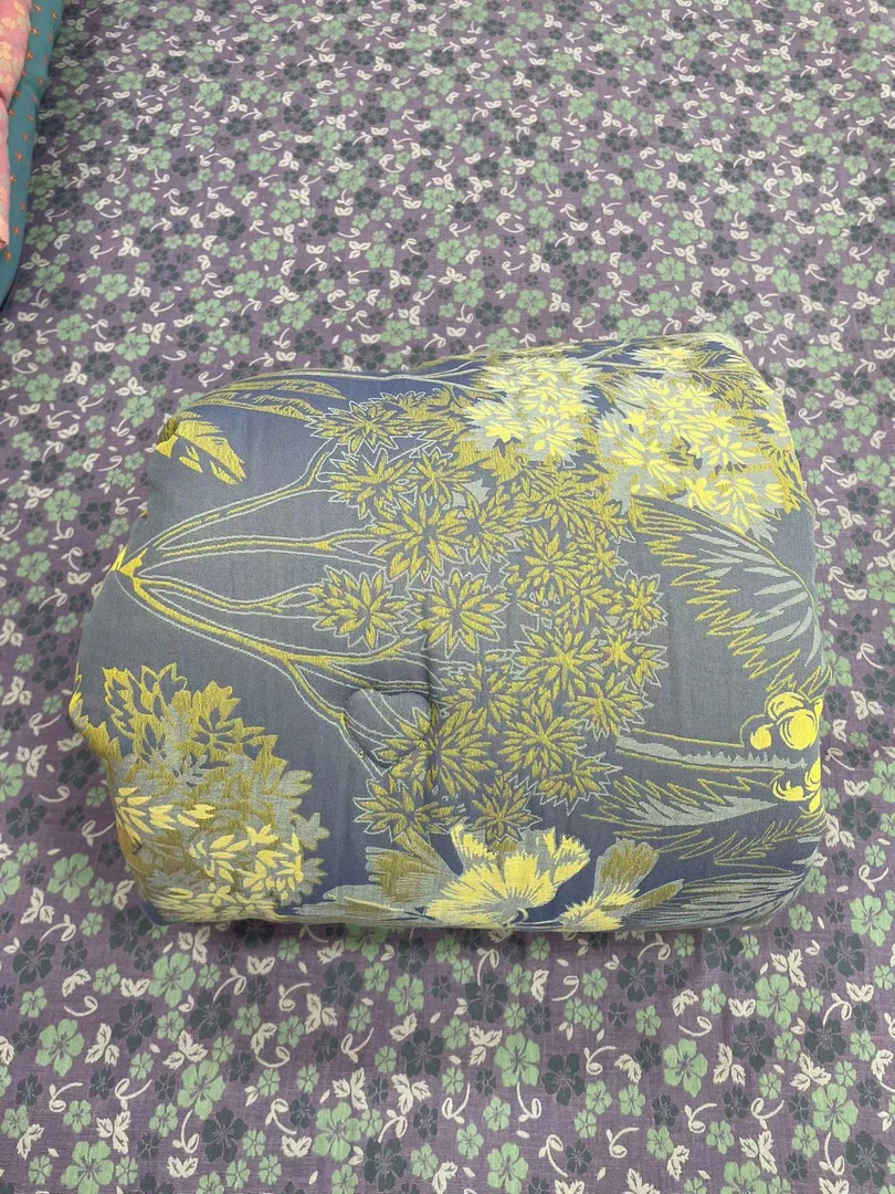 单人灰黄色梦幻森林双层纱布被1.5x2.0