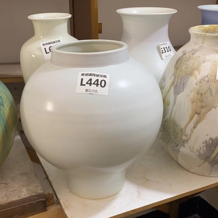 瓶景德镇陶瓷。景德镇陶瓷