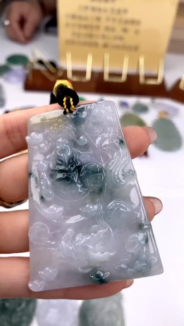 【闪购商品】翡翠吊坠(赠链)未镶嵌20608