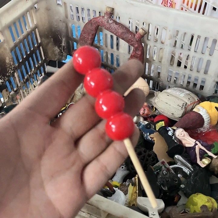 摆件微瑕。