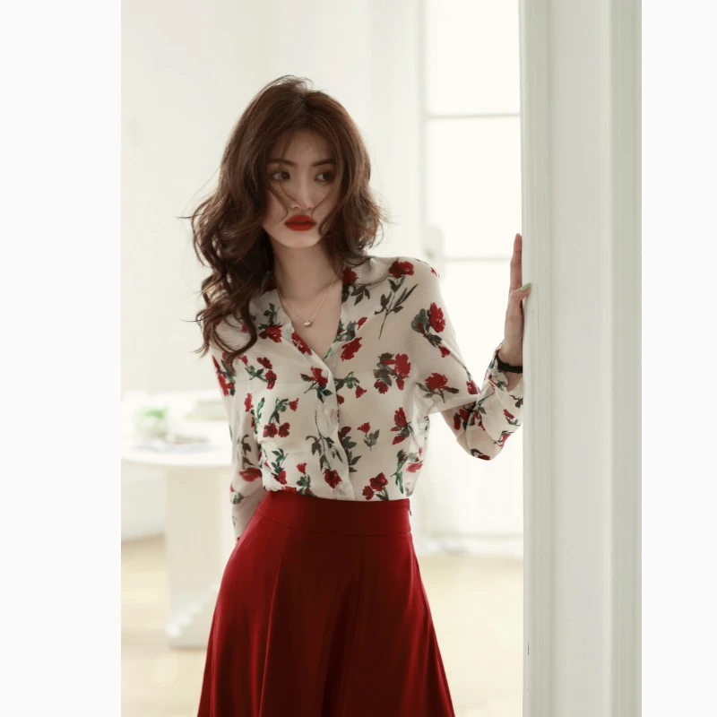 321103早春法式V领上衣女设计感小众别致小衫花色衬衫长袖衬衣