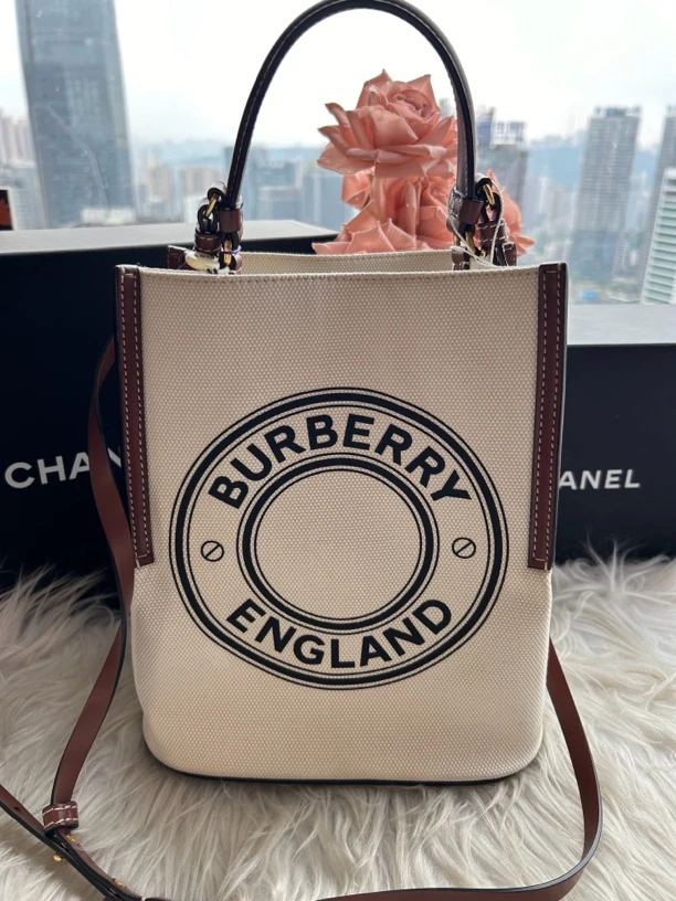 99新 BURBERRY/博柏利 经典棕色学院风水桶包