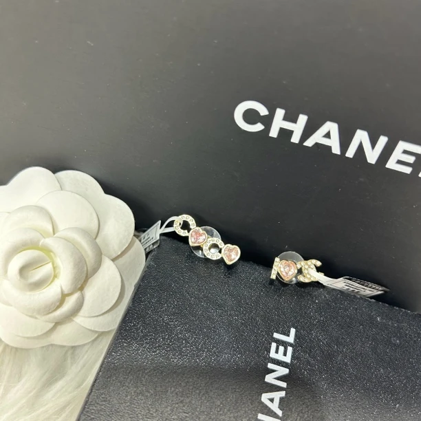 99新 Chanel/香奈儿 粉钻双C爱心耳钉（004）