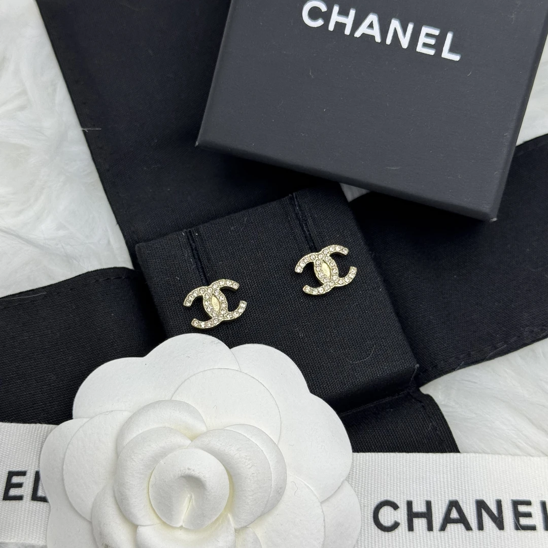 99新 Chanel/香奈儿 香槟金色经典满钻小双c耳钉（236）