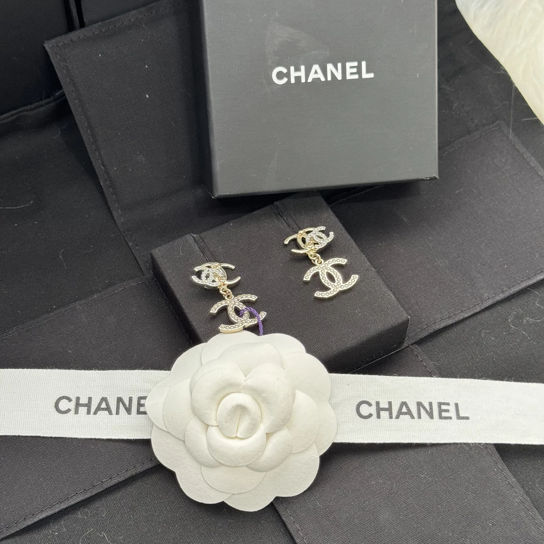 99新 Chanel/香奈儿 22v金色重叠双c珍珠镶钻耳钉(210)