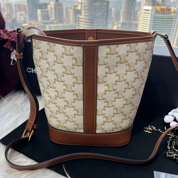 95新 Celine/思琳 白色老花水桶包小号