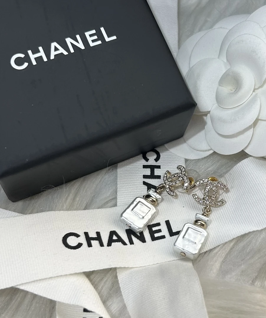 99新 Chanel/香奈儿 香水瓶双C耳钉（102）