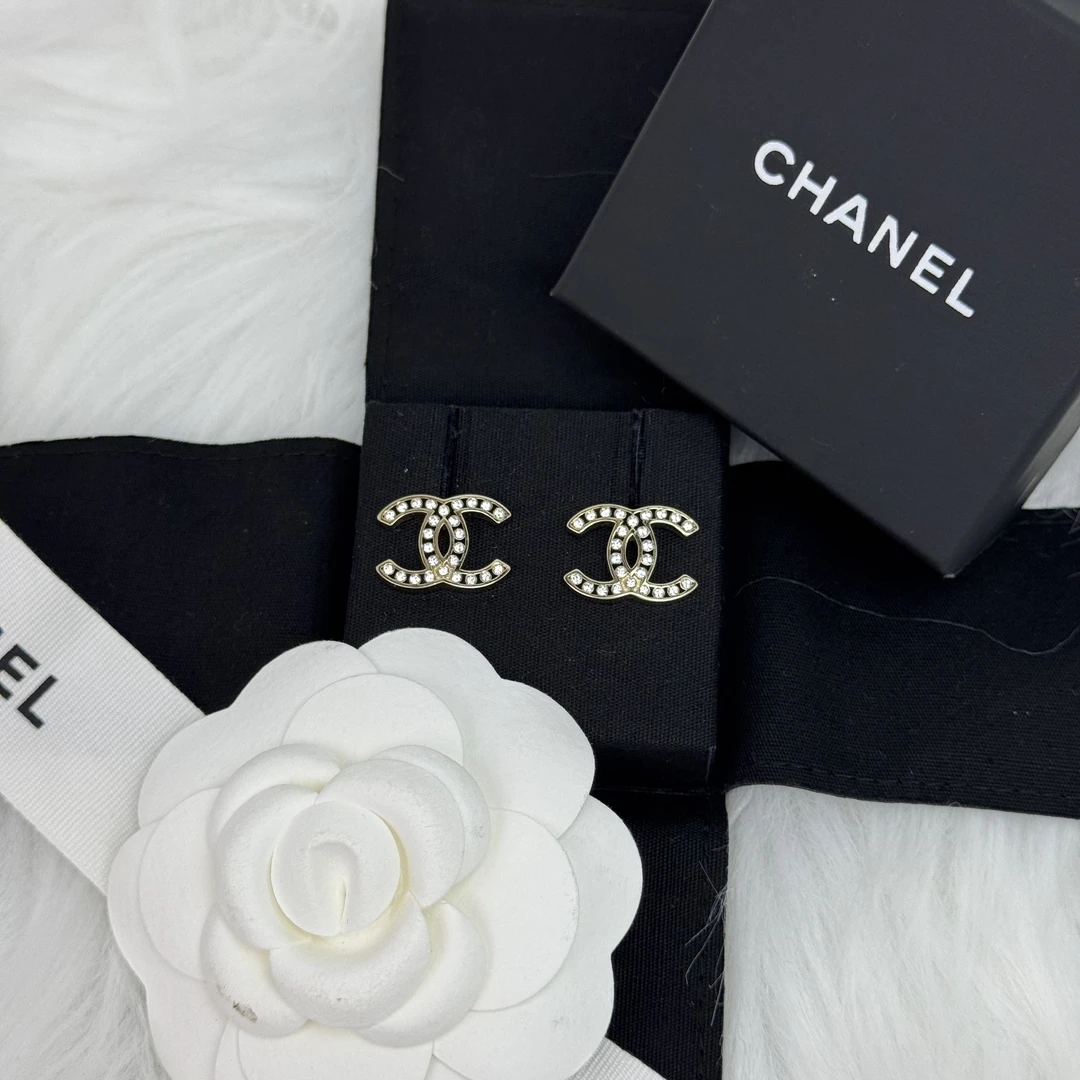 99新 Chanel/香奈儿 金色镂空双c镶钻耳钉（216）