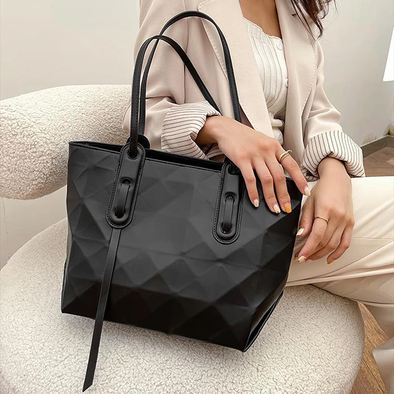 托特包女新款2024简约时尚百搭几何菱格大容量外出手提女士通勤包