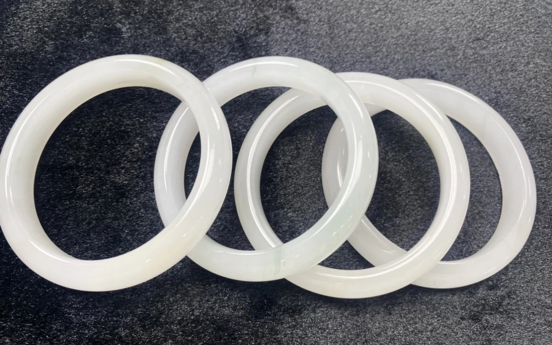 纯天然新疆玉石手镯 冰飘翠，翠色少（拍一发一多样性发货）