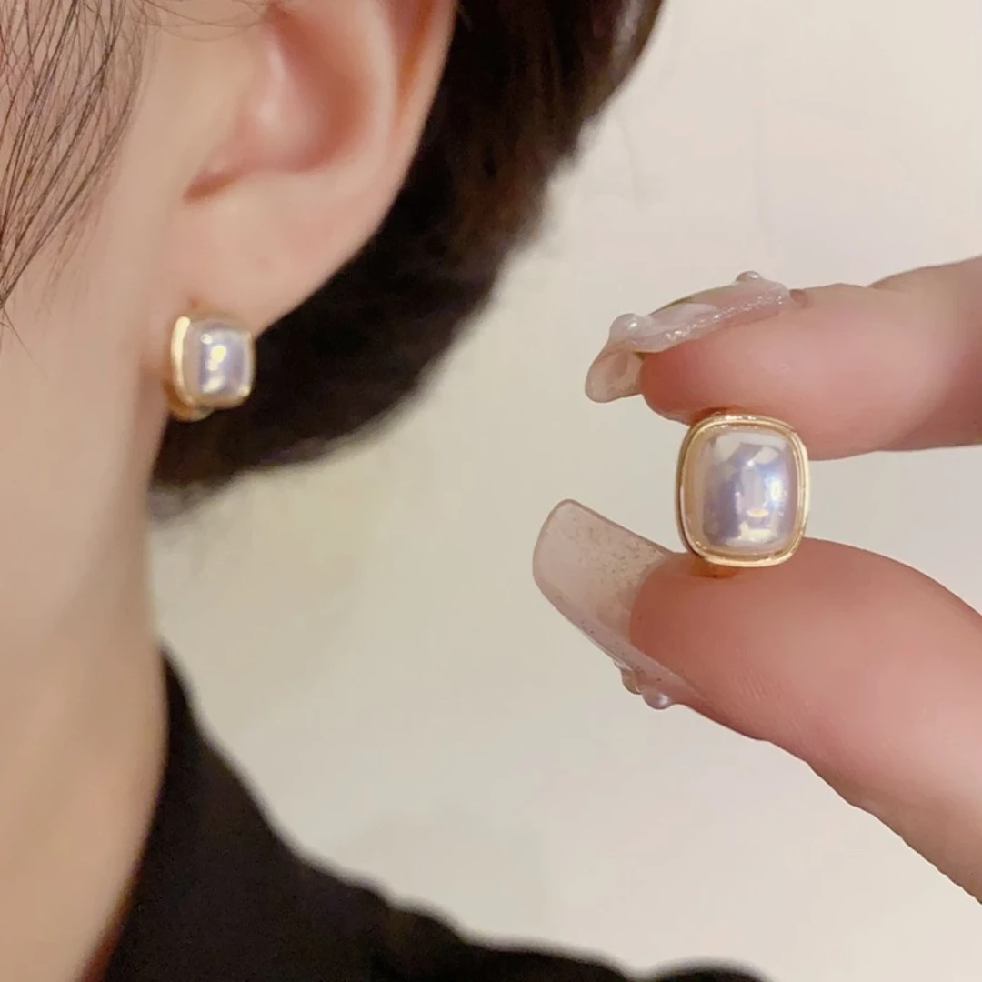 铜合金耳饰  T小巧简约方形几何耳扣复古气质百搭温柔耳饰E1081