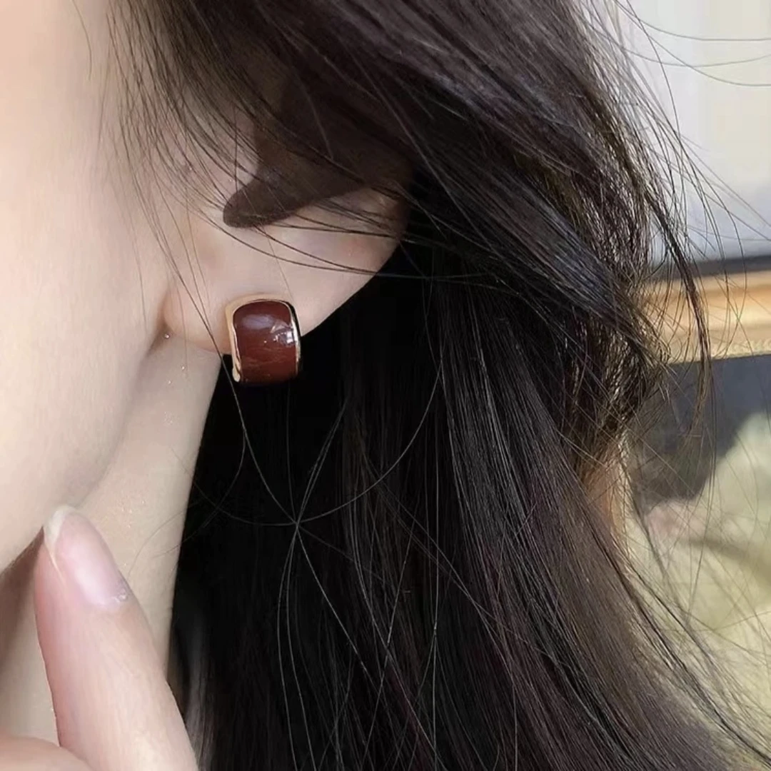 铜合金耳饰 轻奢红豆滴釉耳钉简约秋冬个性港风小众百搭耳饰E588
