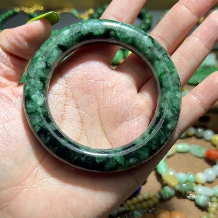 翡翠手镯未镶嵌翡翠手镯