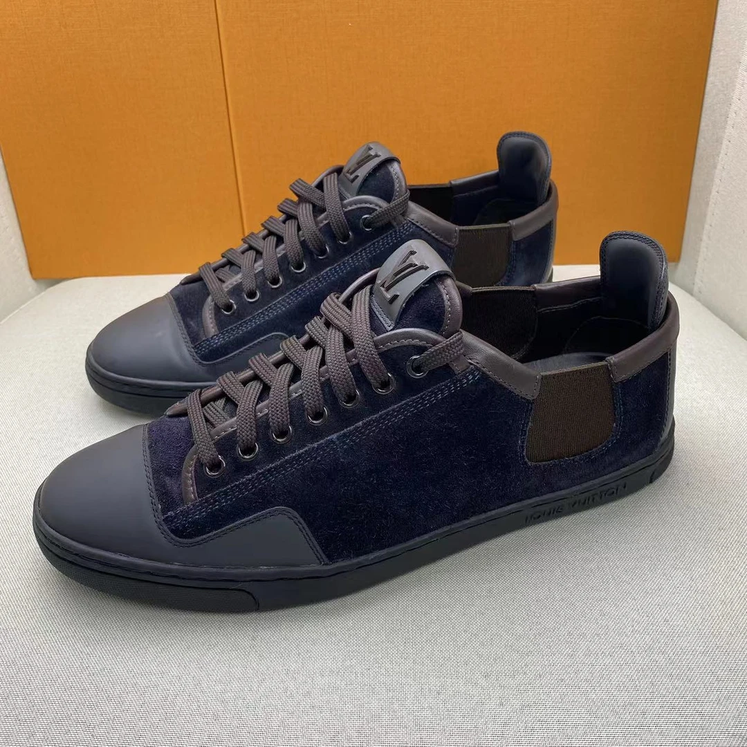 95新 LouisVuitton/路易威登 黑色麂皮时尚百搭潮流板鞋40码/95新