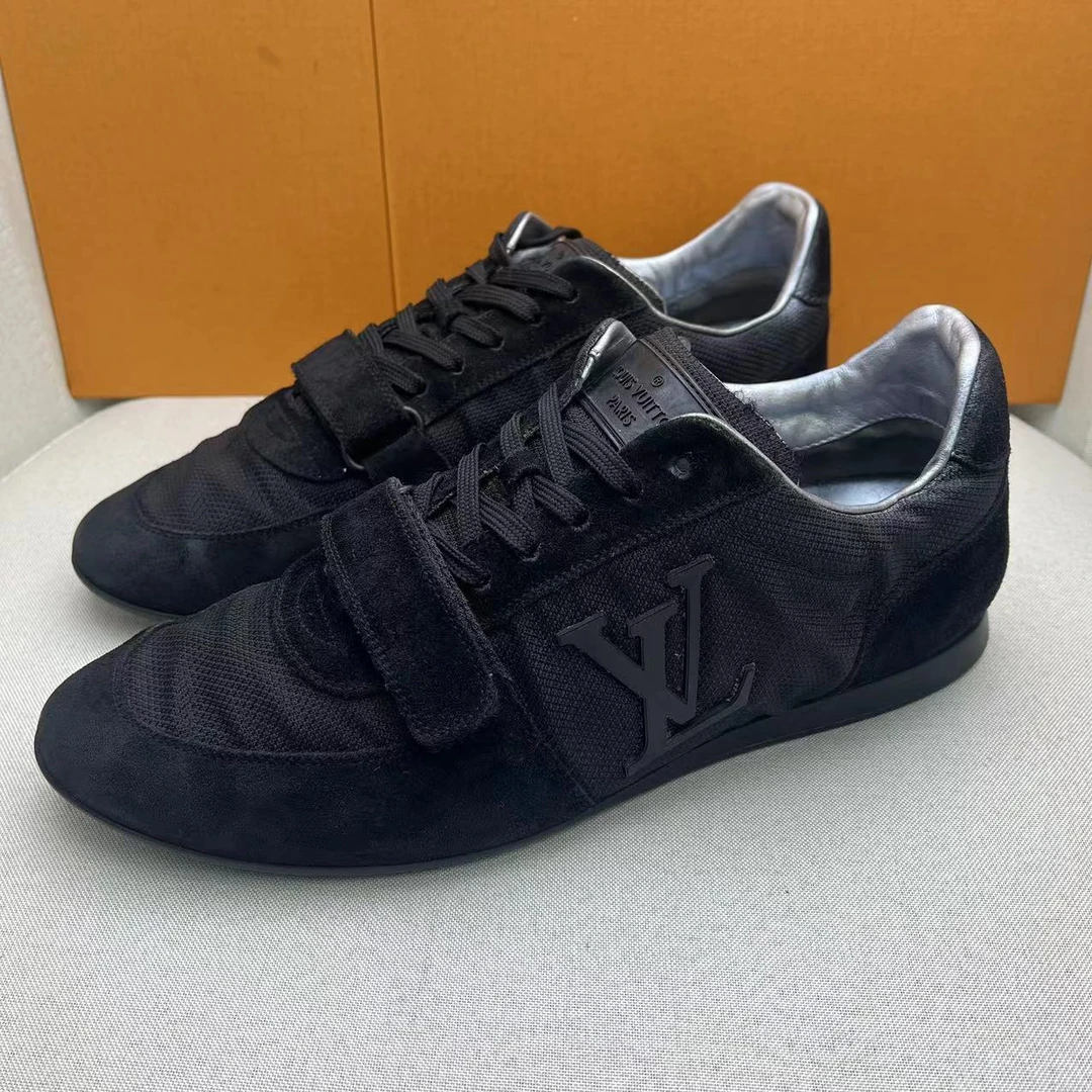 95新 LouisVuitton/路易威登 黑色网面logo时尚百搭板鞋/40.5码