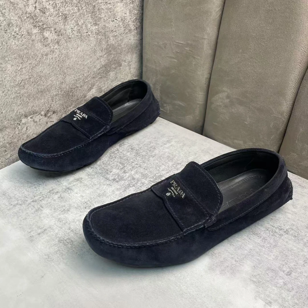 95新 Prada/普拉达 黑色麂皮三角标舒适时尚百搭软底豆豆鞋41.5码