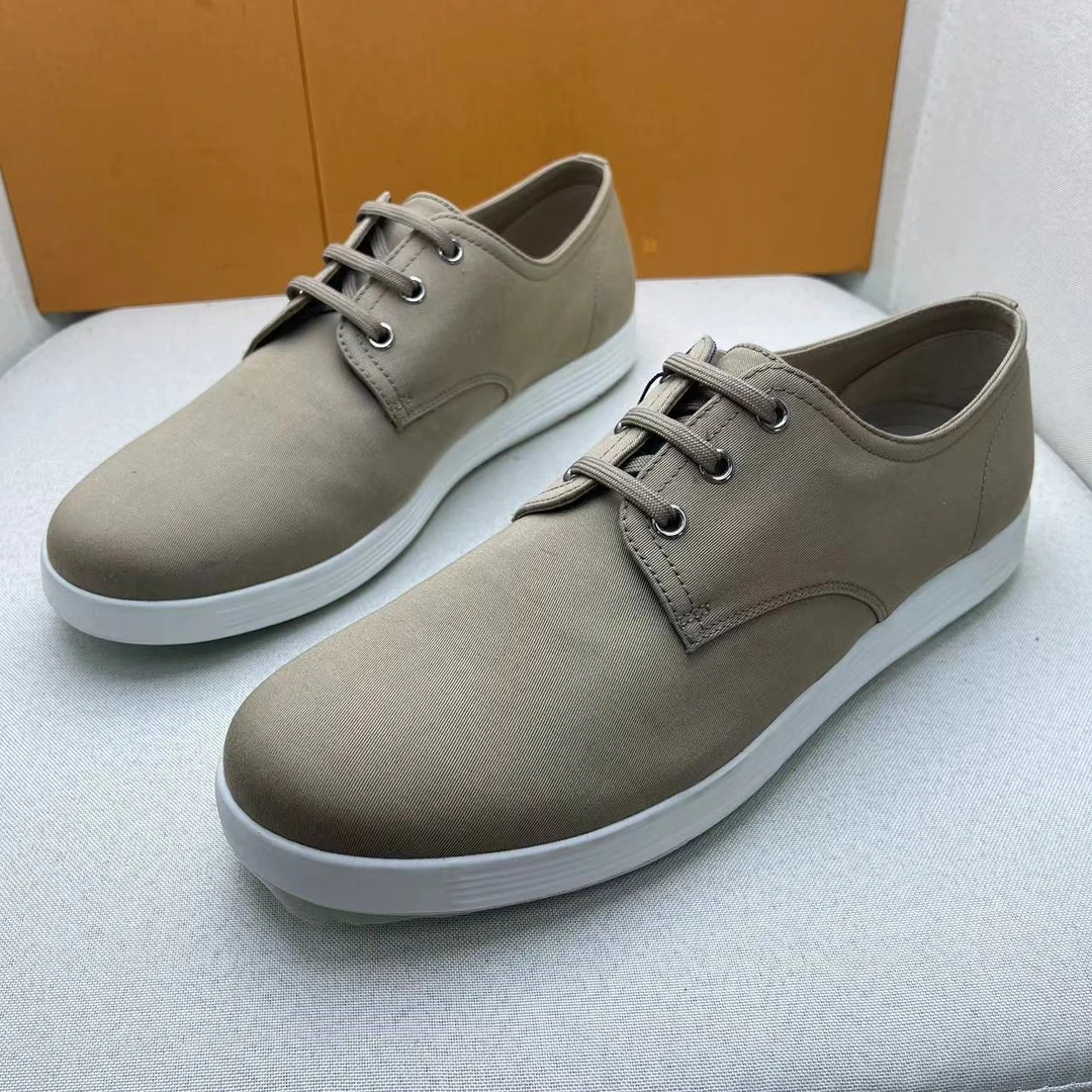 全新未使用 Prada/普拉达 灰色帆布舒适时尚透气低帮板鞋/42欧