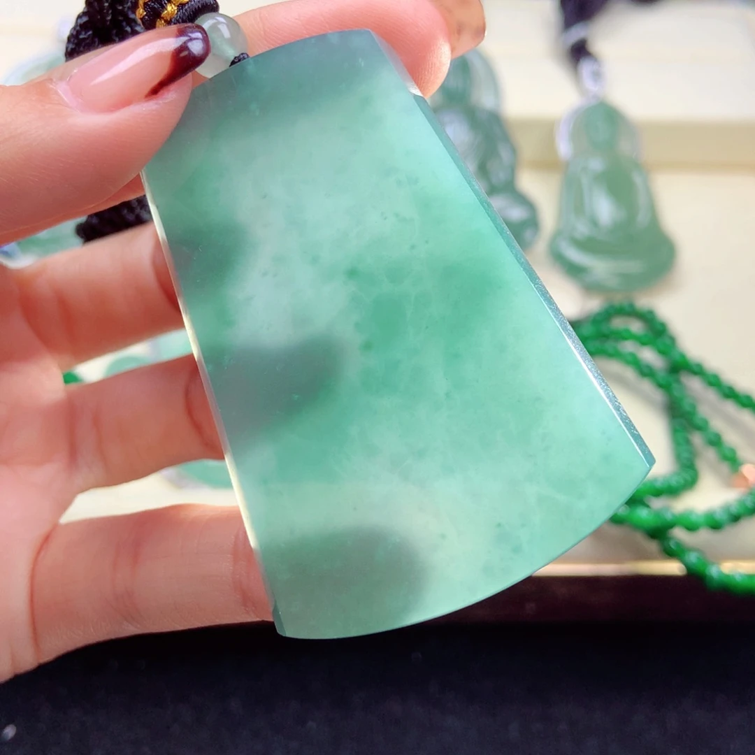 【闪购商品】翡翠颈饰未镶嵌天然