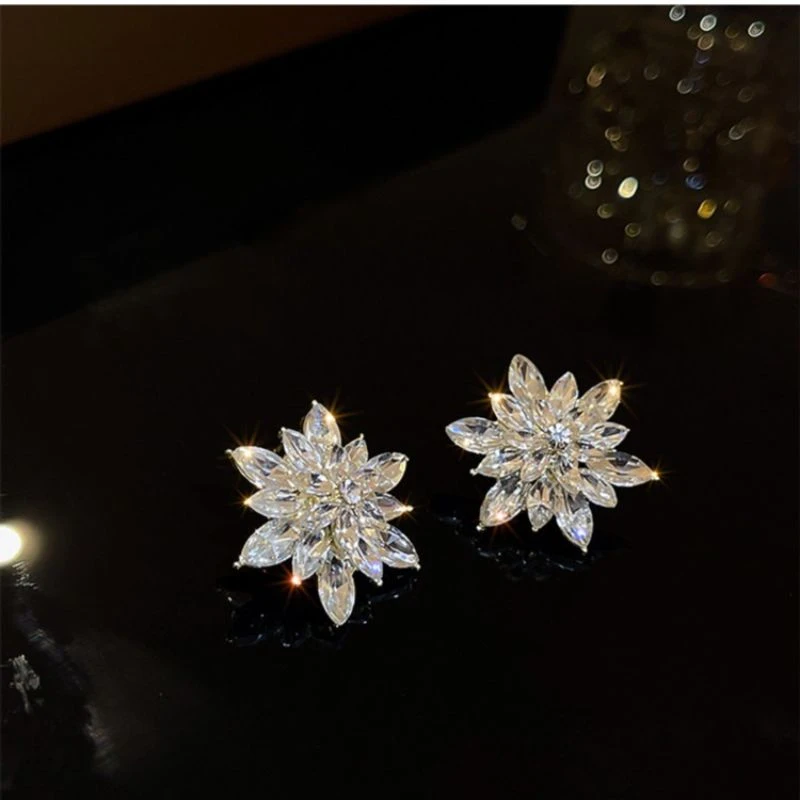 铜合金合成锆石耳饰 夸张超仙满钻水晶花耳钉气质高级感雪花耳饰